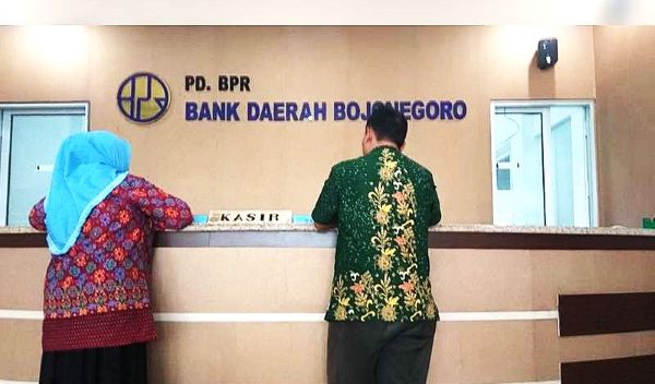 Dukung Program TMMD, BPR Bank Daerah Bojonegoro Salurkan Bantuan 200 Sembako