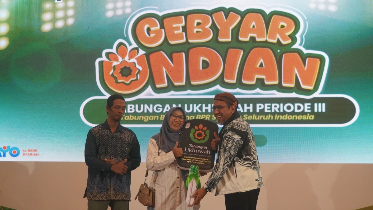 Rezeki di Ujung Penantian, Sri Widiastuti Raih Mitsubishi Xpander Hadiah Tabungan Ukhuwah
