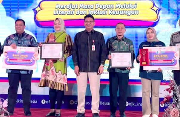 OJK Sumbar Anugerahi Bank Nagari Penghargaan Bank Umum Terbaik Program KEJAR 2026