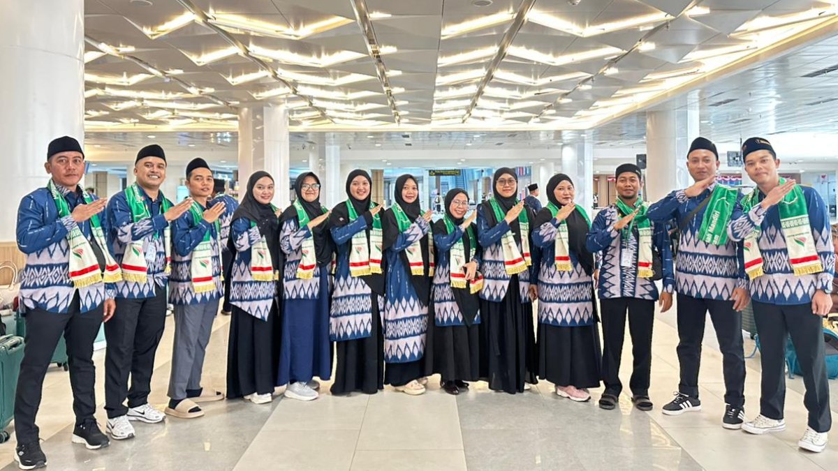 BPRS Dinar Ashri Berangkatkan 10 Karyawan Umrah, Bentuk Apresiasi atas Dedikasi dan Kinerja