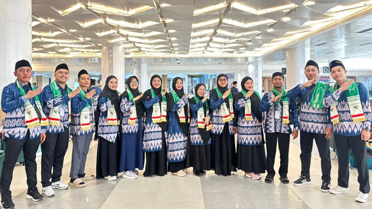 BPRS Dinar Ashri Berangkatkan 14 Karyawan Umrah, Bentuk Apresiasi atas Dedikasi dan Kinerja