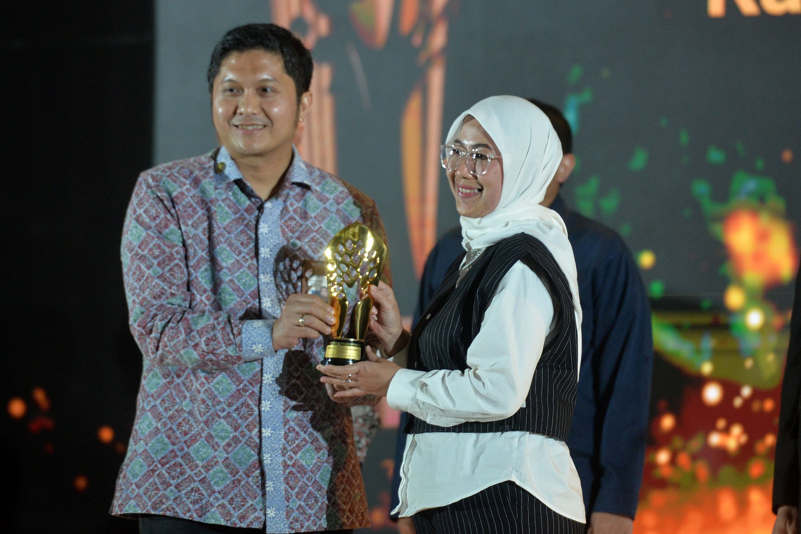Hidupkan Usaha Kecil, BPR Syariah Patriot Raih Anugerah Syariah Republika 2023