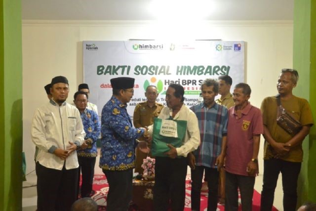 Dukung Pengelolaan Sampah Pemkot Yogyakarta, Himbarsi DIY Bagikan Sembako 100 Tukang Gerobak Sampah