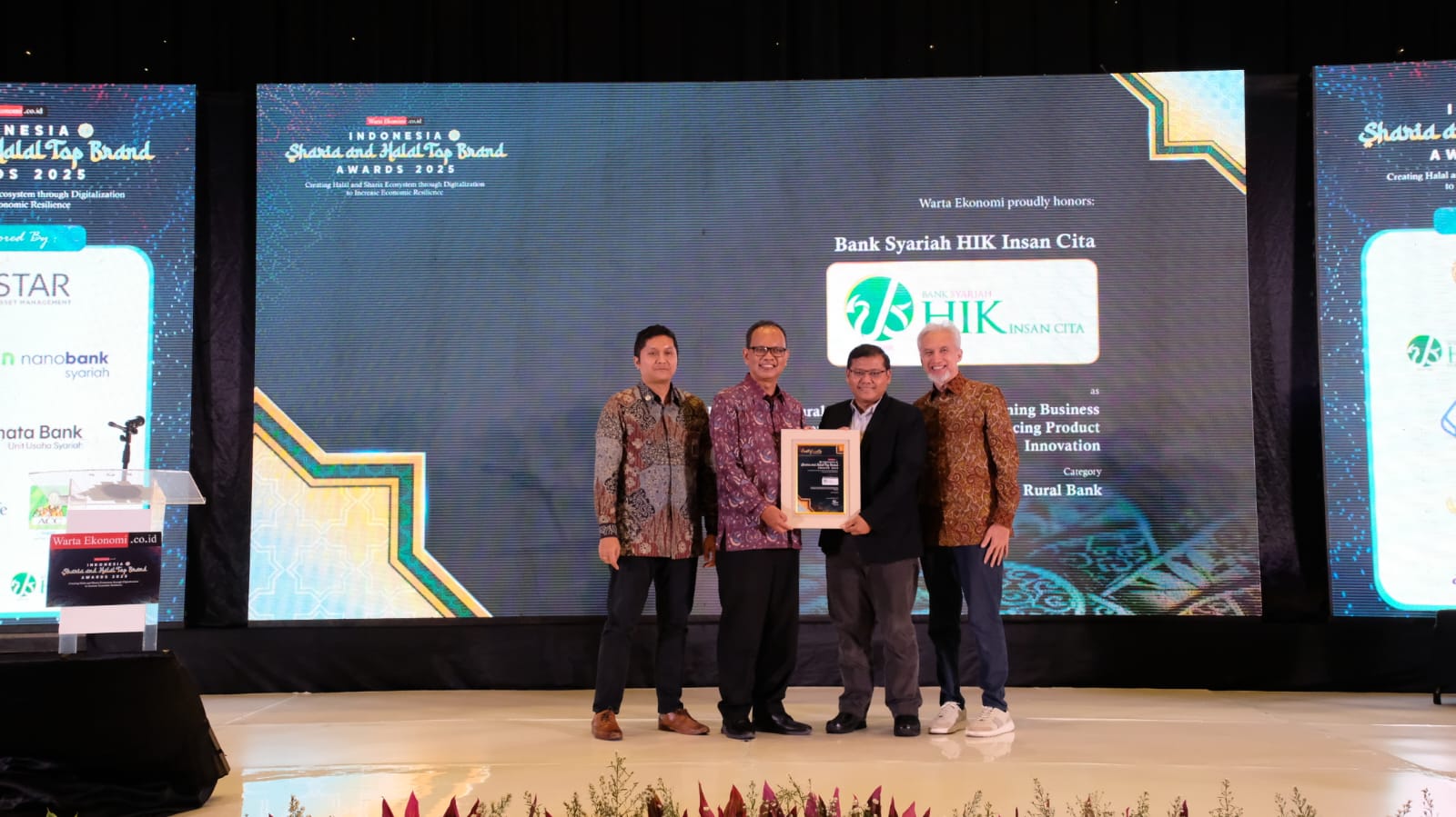 BPRS HIK Insan Cita Raih Penghargaan Sharia and Halal Top Brand AWARDS 2025