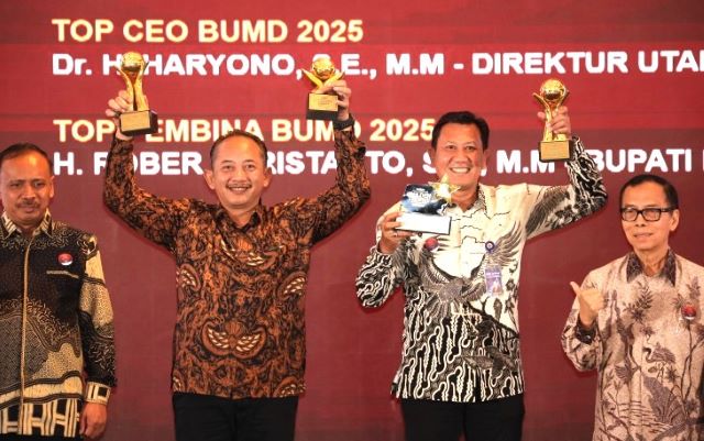Pertahankan Bintang Lima, Bank Daerah Karanganyar Raih TOP Golden Trophy 2025