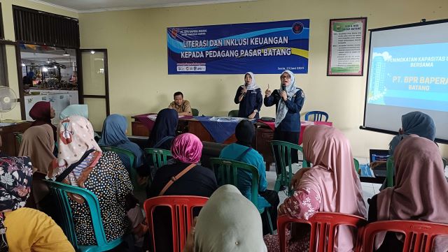 BPR Bapera Batang Tingkatkan Literasi Keuangan, Pedagang Pasar Diajak Manfaatkan Perbankan