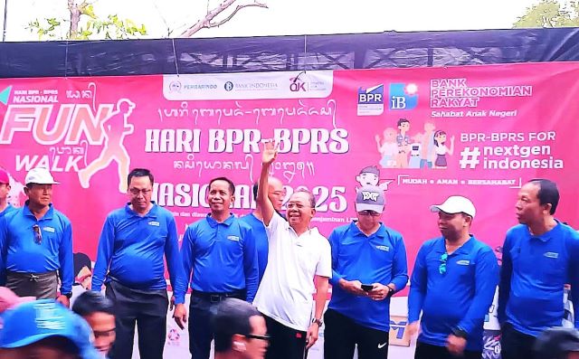 Fun Walk dan Bazar UMKM Meriahkah Hari BPR-BPRS Nasional 2025 di Bali, Gubernur Koster Ajak Perkuat Peran Ekonomi Kerakyatan
