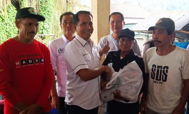 Sambut Hari BPR-BPRS Nasional, Perbarindo Bali Aksi Sosial Bagikan 1,000 Sembako untuk Masyarakat
