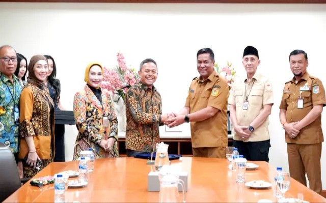 Luncurkan Kartu ATM Co-Branding dan KTA PWRI, Bank bjb Perkuat Peran Mitra Komunitas