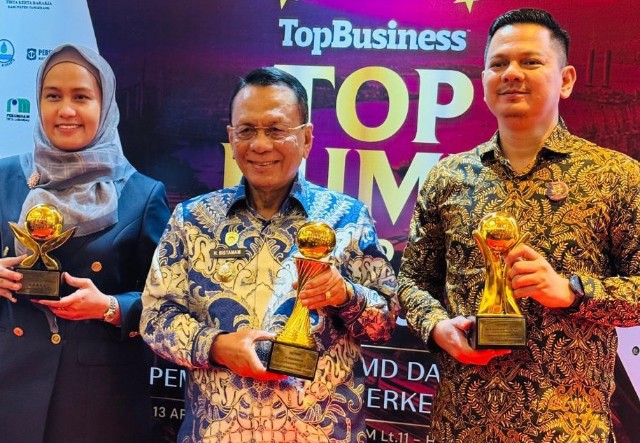 Prestasi Gemilang: PT BPR Rohil Raih Predikat Bintang 5, Bupati Top Pembina BUMD 2026