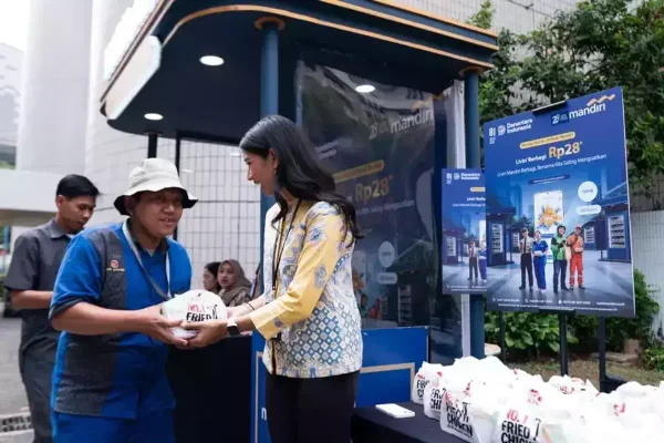 Jelang HUT Ke-28, Bank Mandiri Bagikan 280 Paket Makanan lewat Program Livin’ Mandiri Berbagi