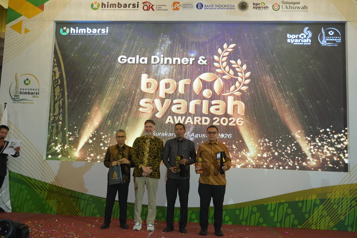 Foto : Para peraih penghargaan BPR Syariah Awards 2026 dari HIMBARSI.